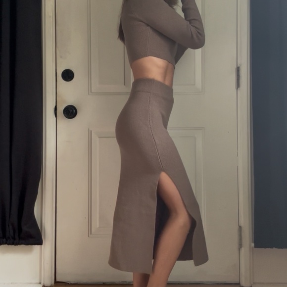 Ribbed Taupe Cut Out Skirt set - Picture 10 of 11